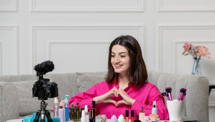 सोशल मीडिया इन्फ्लुएंसर बनना-mobile se kaise paise kamaye